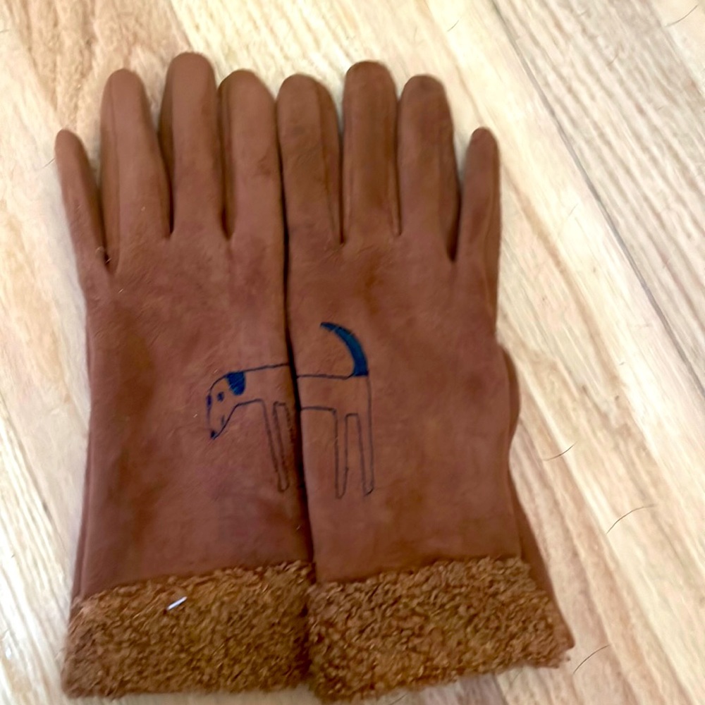 Fall or winter gloves with dog